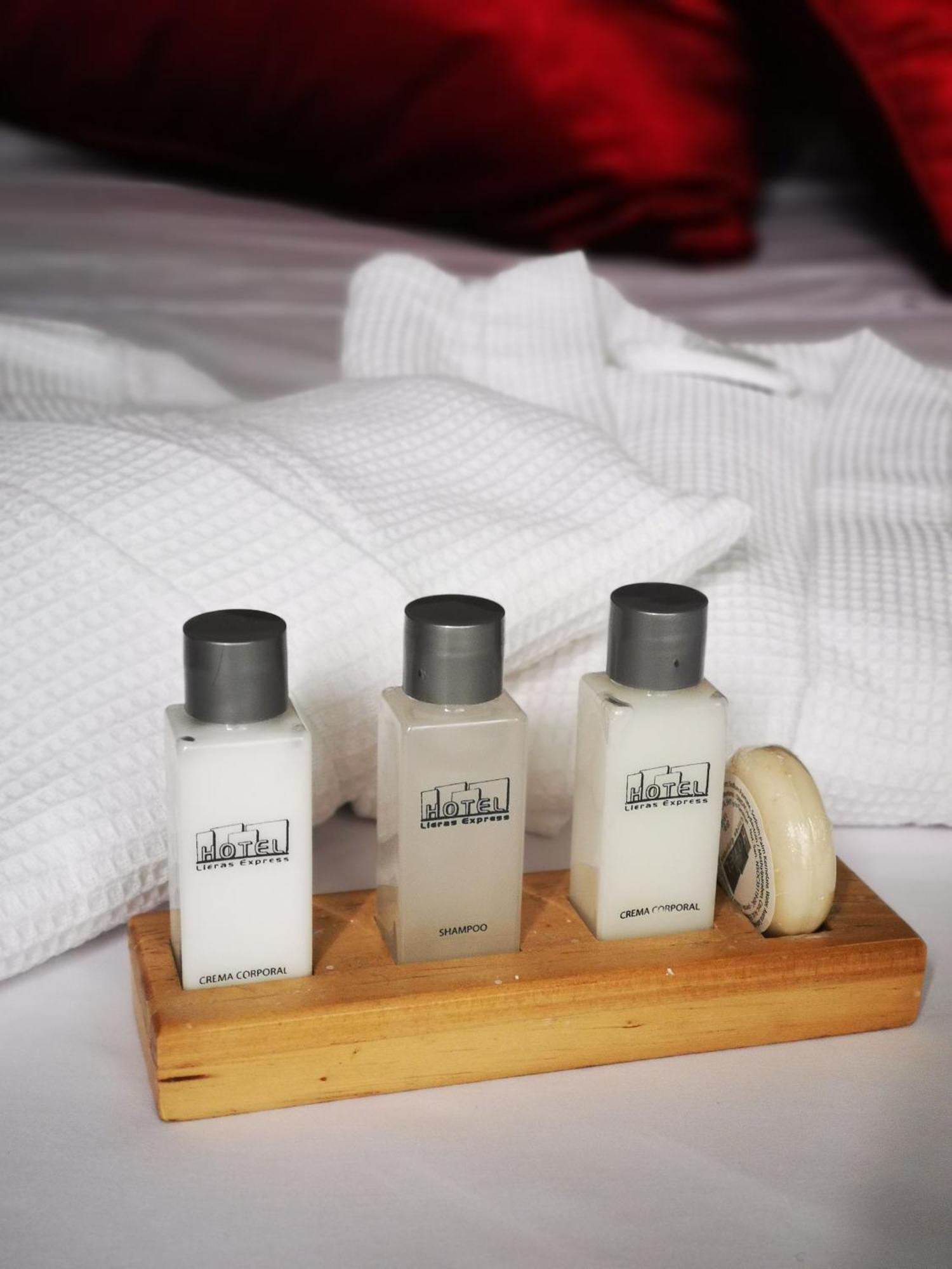 Hotel Lleras Express メデジン エクステリア 写真